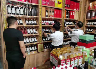 市市場監(jiān)管局龍華局開展“九號查酒”專項執(zhí)法行動，規(guī)范酒類經(jīng)營秩序