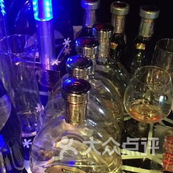 淮海路酒吧團(tuán)購(gòu)攻略 集結(jié)電話地址價(jià)格營(yíng)業(yè)時(shí)間，盡享酒類優(yōu)惠